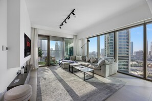 Living area - Burj Khalifa View l Pool, Gym & Downtown Ease (Zaa'beel Second)