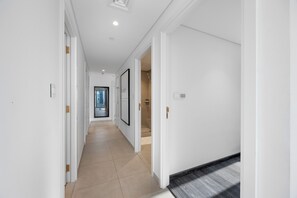 Interior - Burj Khalifa View l Pool, Gym & Downtown Ease (Zaa'beel Second)
