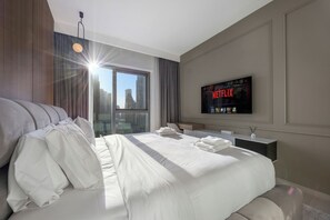 3 bedrooms, iron/ironing board, Internet, bed sheets - Burj Khalifa View l Pool, Gym & Downtown Ease (Zaa'beel Second)