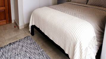 Bügeleisen/Bügelbrett, WLAN, Bettwäsche