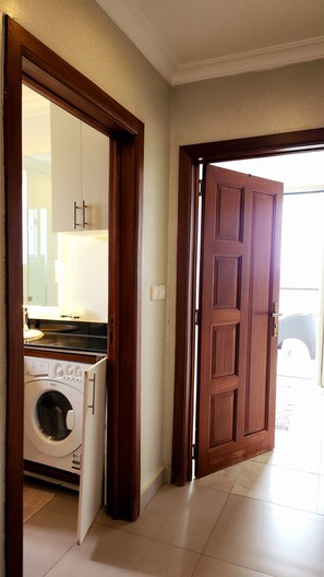 Interior - COZY URBAN STUDIO IN GACURIRO WITH SCENIC BALCONY (Kigali)