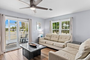 House, Multiple Beds (Summer Lake 23) | Living area - Summer Lake 23 (Miramar Beach)