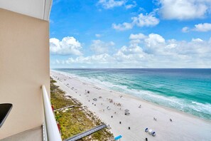 Condo, 1 cama King size y sofá cama (Majestic Beach Towers 1-1209) | Playa | En la playa 