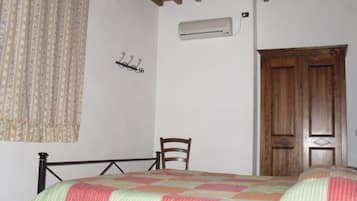 Comfort-Zimmer, Terrasse, Poolblick