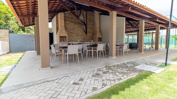 Apartment | Outdoor dining