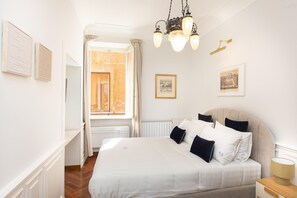 Iron/ironing board, Internet, bed sheets - Vittoria RiR Collection (Rome)