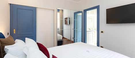 Iron/ironing board, Internet, bed sheets