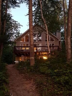 Exterior - Lakefront! Perfect Family Getaway for All Seasons (Mancelona)
