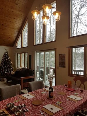 Dining - Lakefront! Perfect Family Getaway for All Seasons (Mancelona)