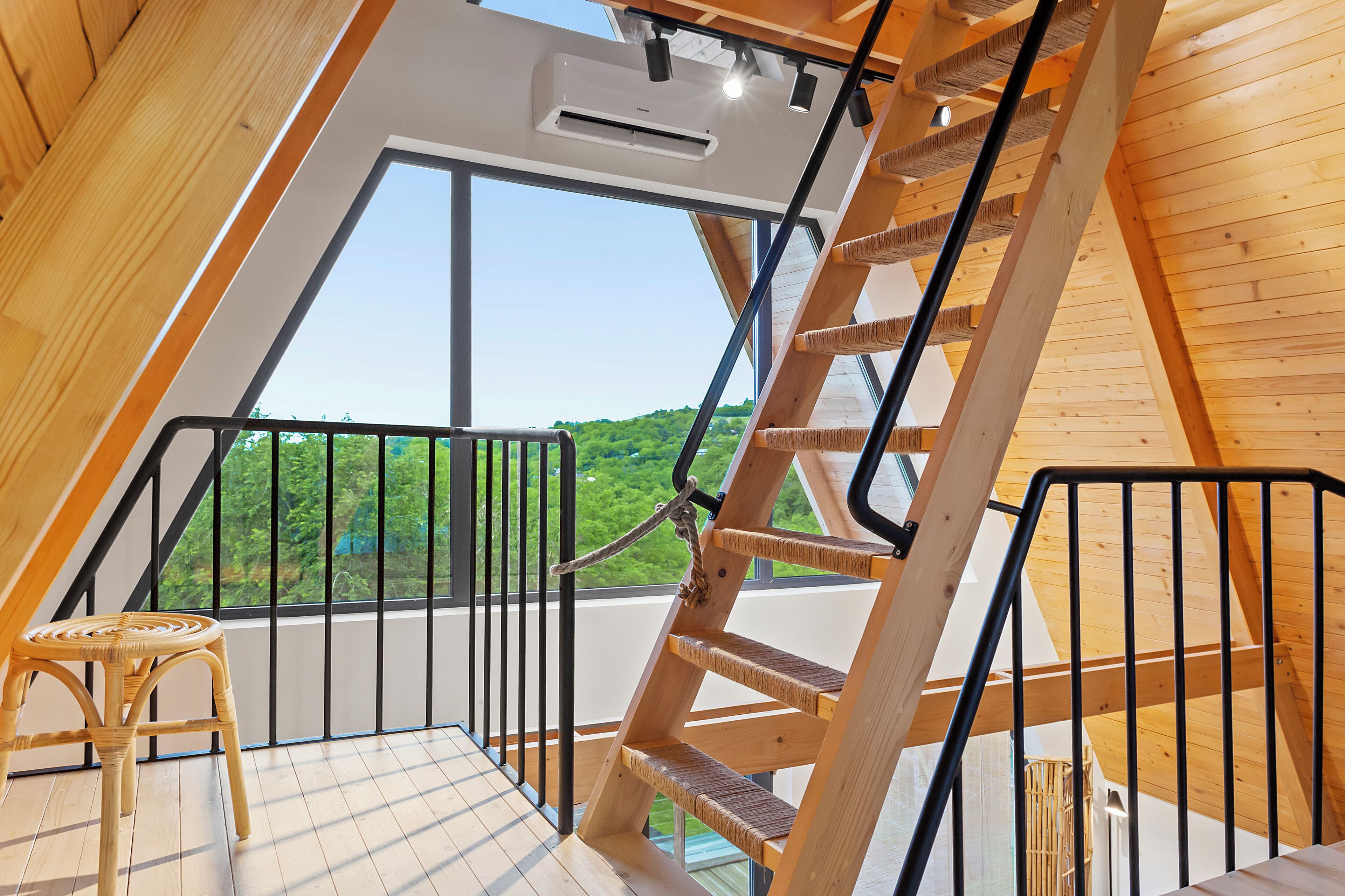 Chalet, 3 Bedrooms, Air conditioning, Valley View | Interior