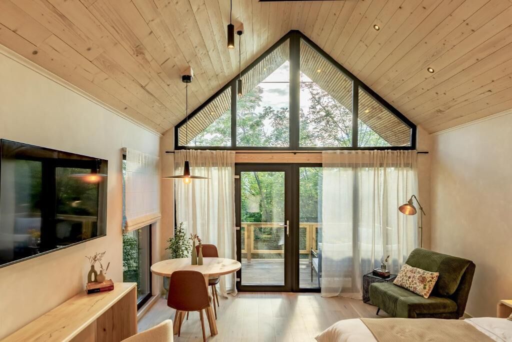 Superior Cabin, 1 Bedroom, Air conditioning, Courtyard View | Living area