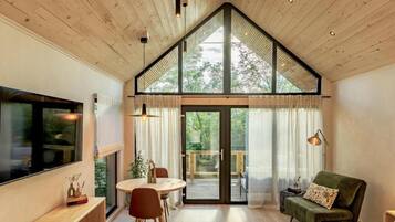 Superior Cabin, 1 Bedroom, Air conditioning, Courtyard View | Living area