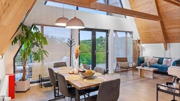 Chalet, 3 Bedrooms, Air conditioning, Valley View | Dining