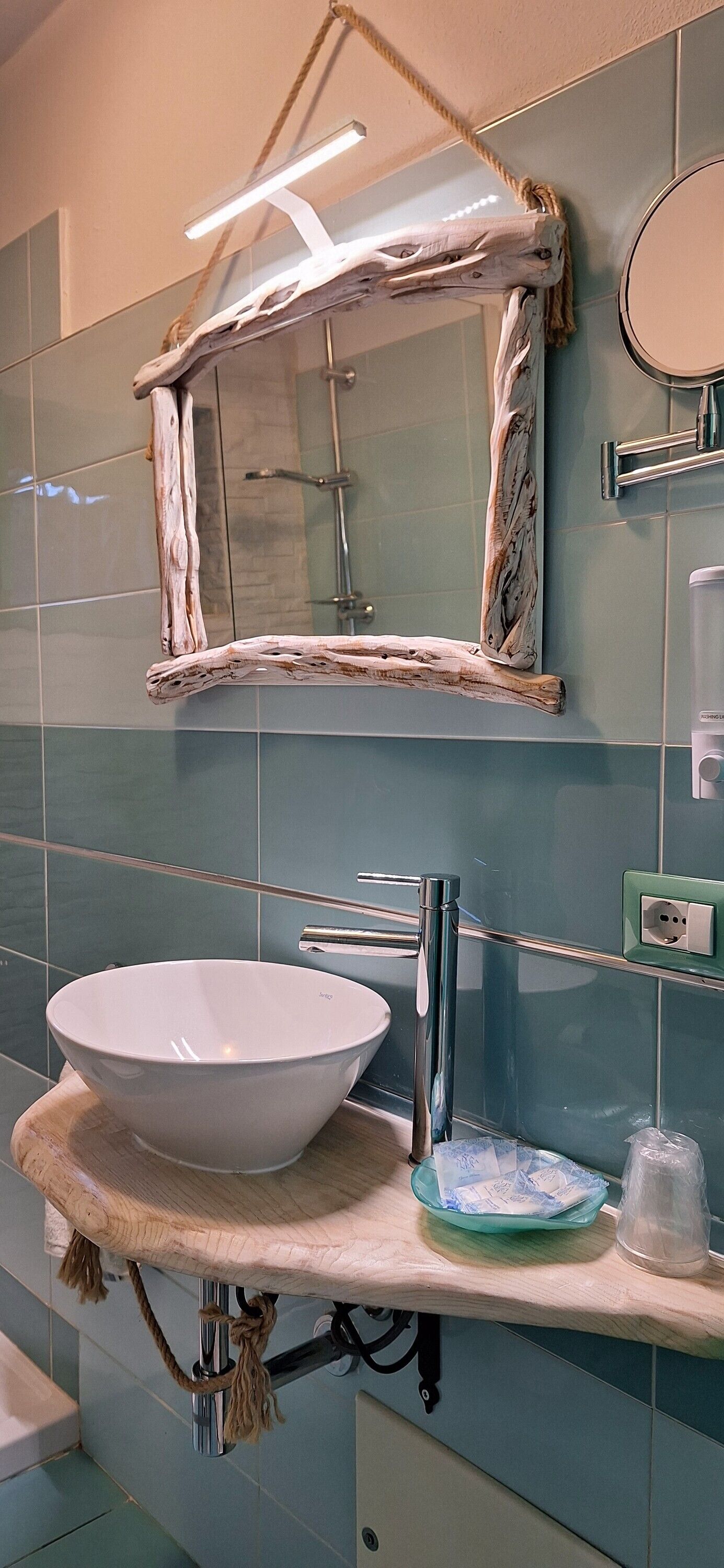 Doccia, asciugacapelli, asciugamani