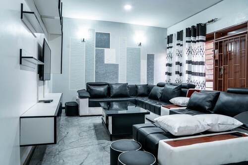 Emca haven 3 bedroom apartment along Lake Road, Ibex Hill closer to USA embassy