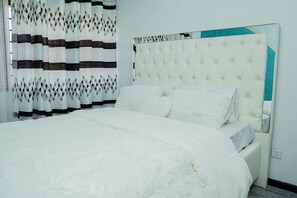3 habitaciones, tabla de planchar con plancha, wifi y ropa de cama 