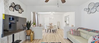 Fabulous 2-bedroom house with AC in Des Moines