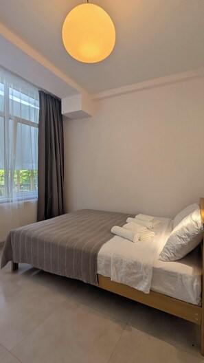 1 habitación, tabla de planchar con plancha, wifi y ropa de cama 