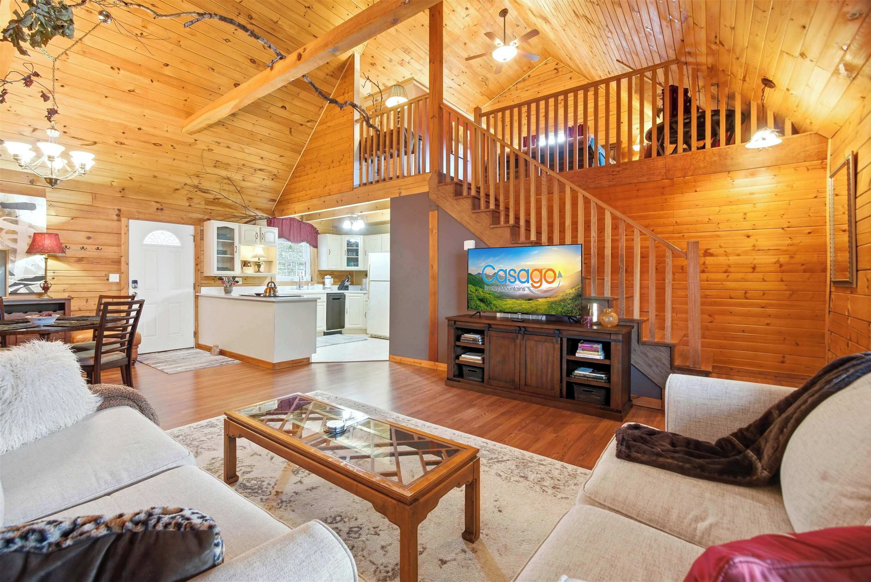 Tv, eldstad och kontor