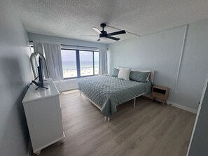 2 bedrooms, WiFi, bed sheets - Breakers C52 - Direct Gulf Front (Orange Beach)