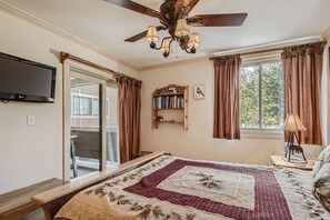 3 bedrooms, iron/ironing board, WiFi, bed sheets - New Listing! Walk to the heart of downtown and the Lift (Breckenridge)