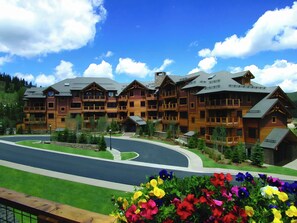 Exterior - Mountain Thunder Lodge Condo- next to Gondola and town! (Breckenridge)