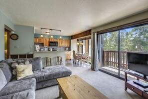 Fireplace - Four O'Clock Lodge Condo- close to lifts and town! (Breckenridge)