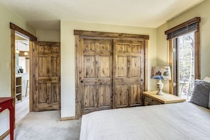 1 bedroom, iron/ironing board, WiFi, bed sheets - Four O'Clock Lodge Condo- close to lifts and town! (Breckenridge)