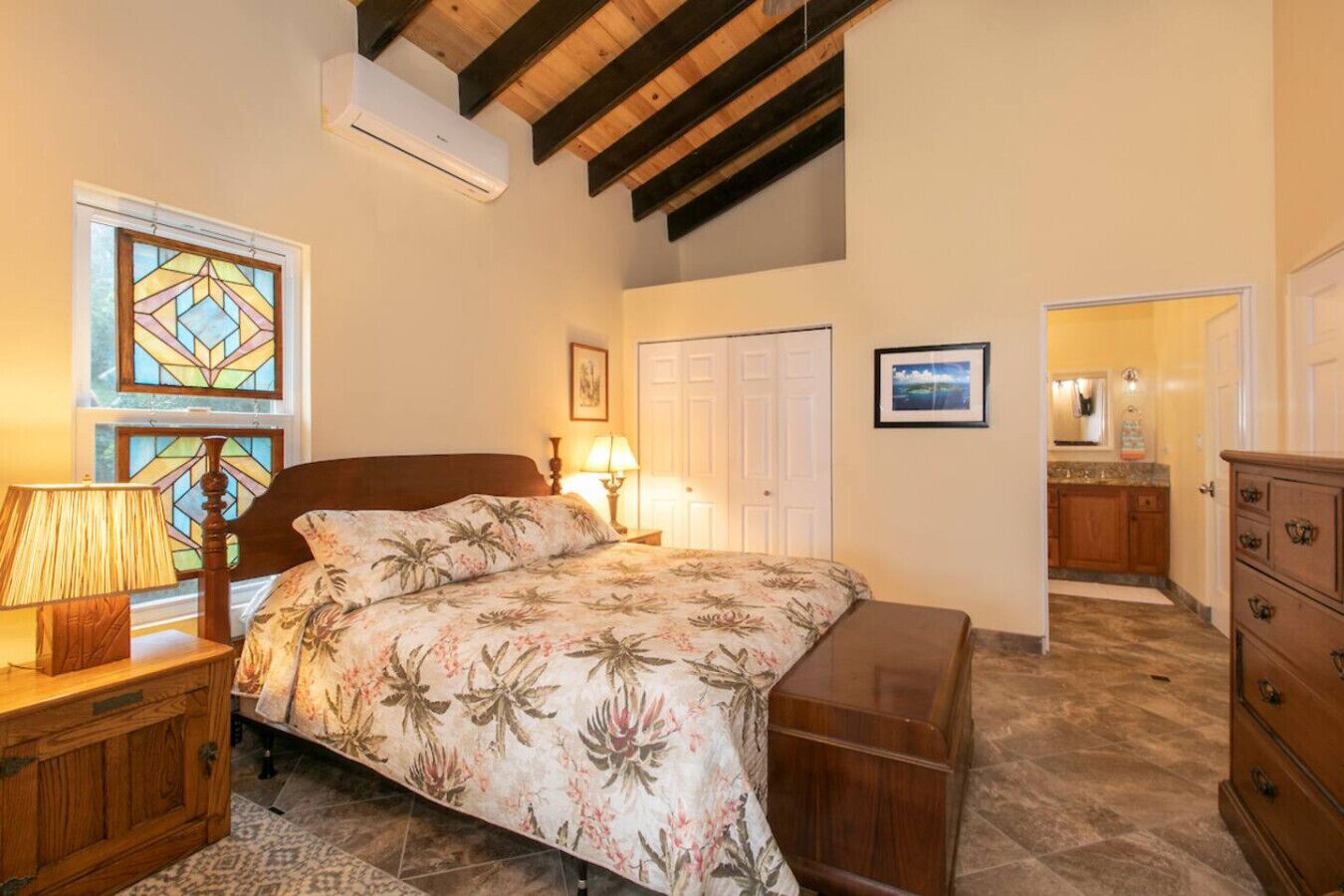 4 bedrooms, desk, iron/ironing board, travel cot