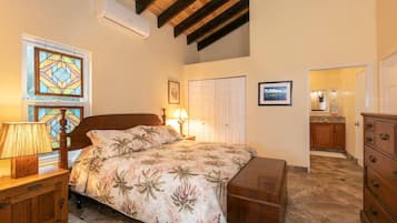 4 bedrooms, desk, iron/ironing board, travel cot