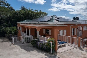 Exterior - Cay Syrah! 4 bedroom home! Solar/battery backup! (Cruz Bay)