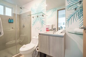 Shower, hair dryer, shampoo - Sun, Style & Location | Viva Jacó Condo (Jacó)