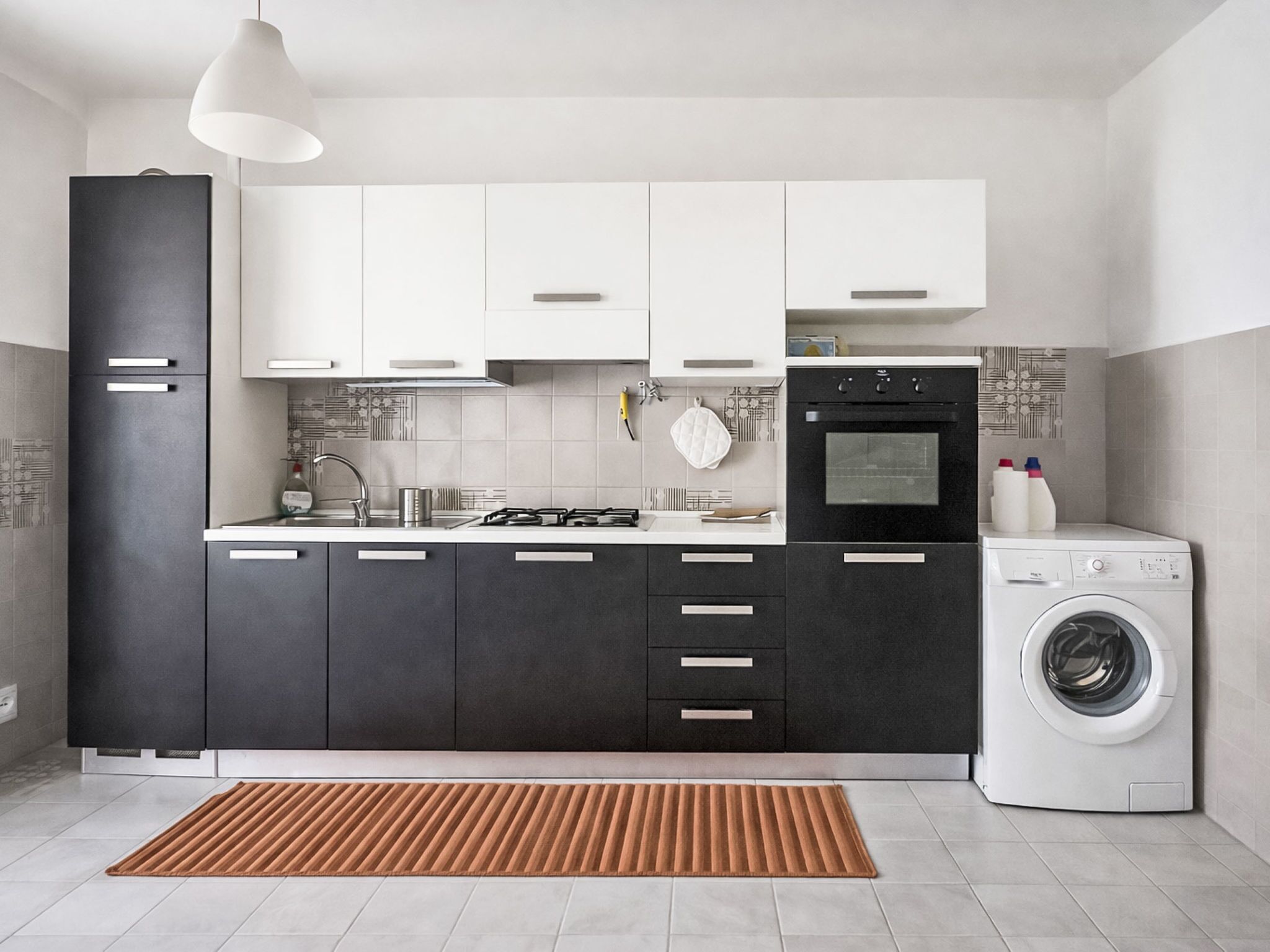 Fridge, oven, dishwasher, cookware/dishes/utensils