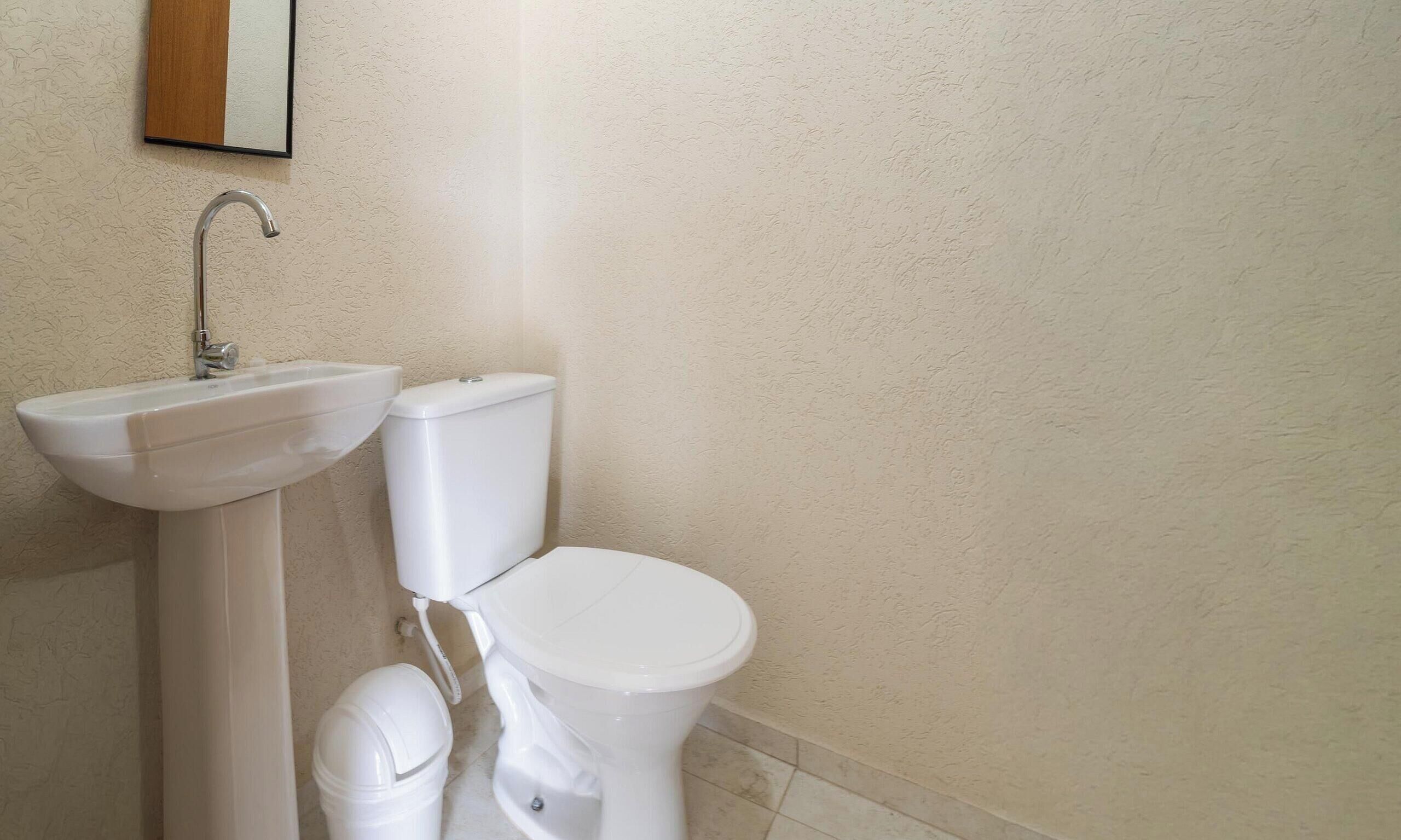 Basic Apartment | Bathroom