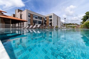 Apartamento | Piscina | Piscina externa, espreguiçadeiras