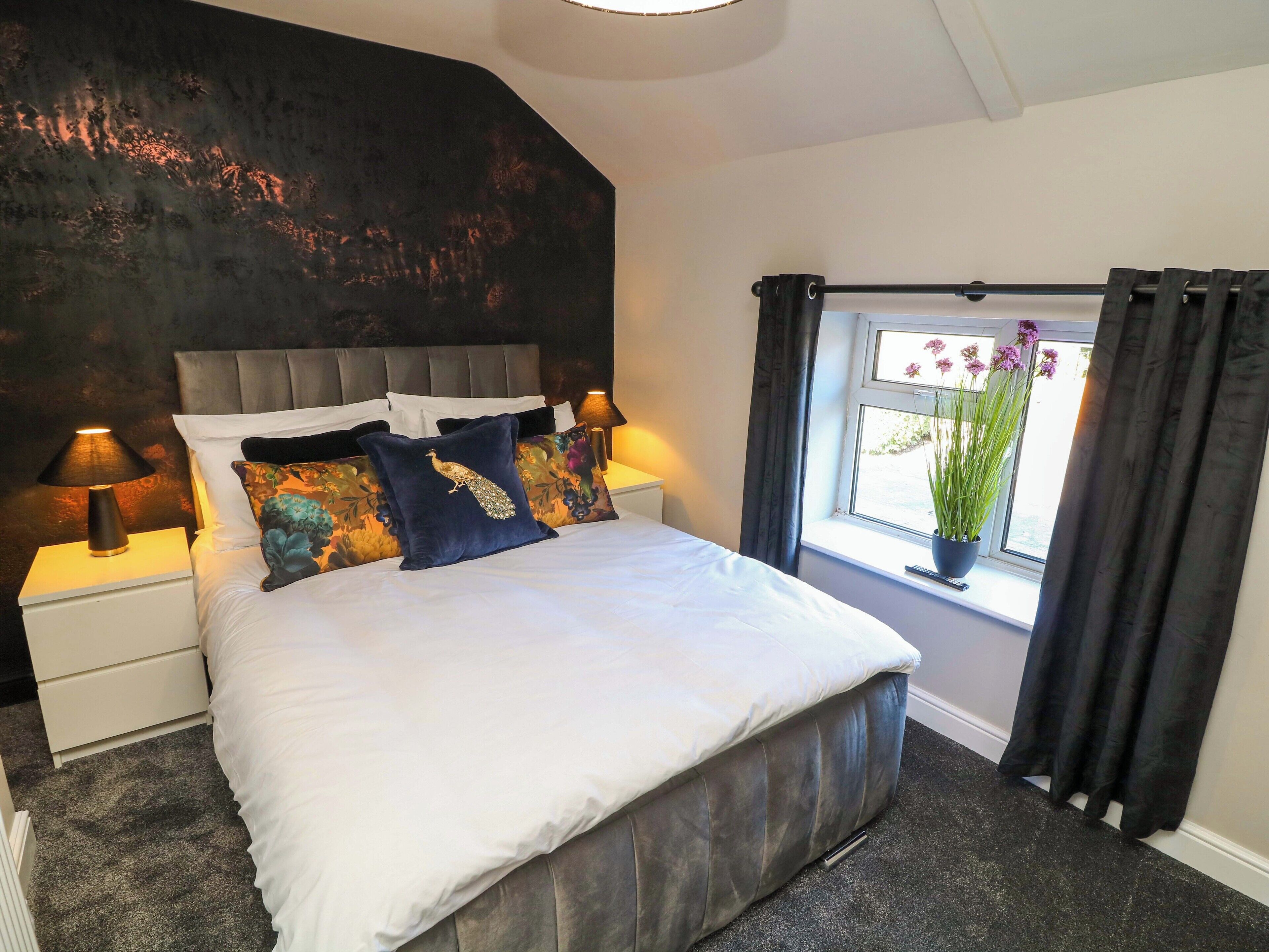 2 bedrooms, individually decorated, individually furnished, free WiFi