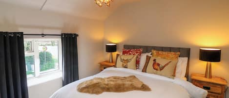 2 bedrooms, individually decorated, individually furnished, free WiFi