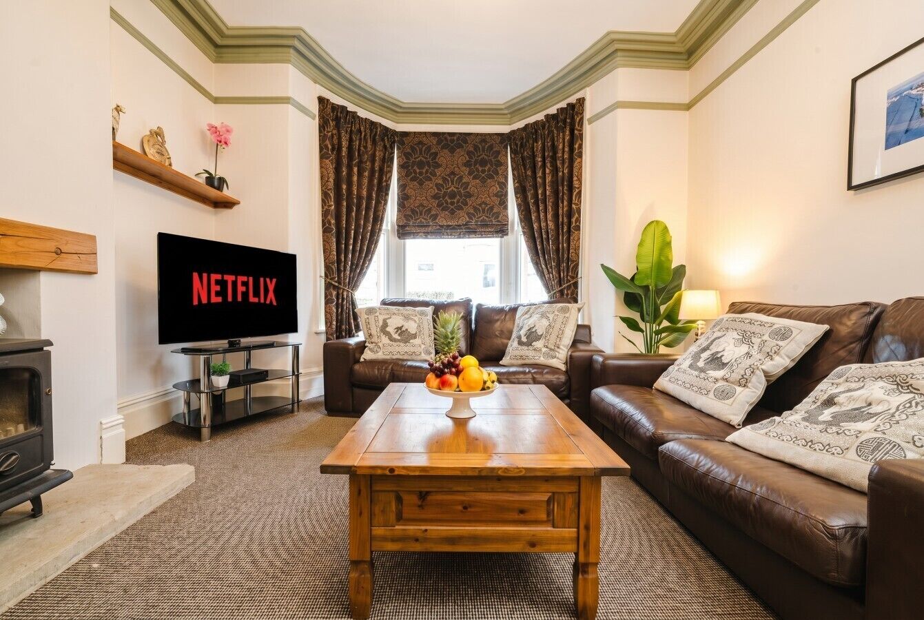 TV, fireplace