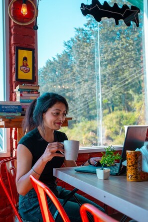 Daily continental breakfast for a fee - The Backpacker Storey (Bir)