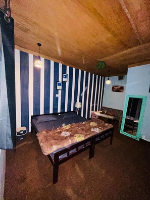 Deluxe Double Room, Balcony, Mountain View | Free WiFi - The Backpacker Storey (Bir)