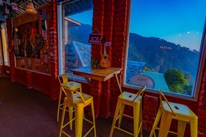 Business center - The Backpacker Storey (Bir)