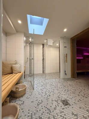 Shower, hair dryer - House Poseidon, Apartment POS03 (Cuxhaven)