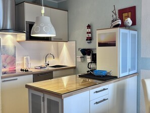 Fridge, microwave, oven, dishwasher - House Poseidon, Apartment POS07 (Cuxhaven)