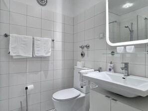 Shower, hair dryer - House Poseidon, Apartment POS07 (Cuxhaven)