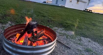 Farmhouse on 13 acres - Near Ferris & Dragon Trail