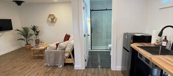 Cozy Collingwood Retreat - Walk to Beach & Cafés