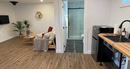 Cozy Collingwood Retreat - Walk to Beach & Cafés