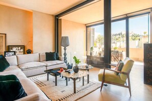 Living area - Architect’s Masterpiece Villa with Private Rooftop (Athina)