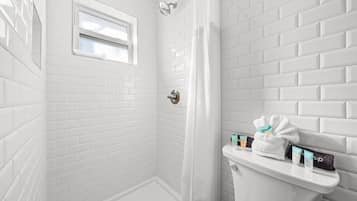 Studio, Resort View (Violet Valentino) | Bathroom