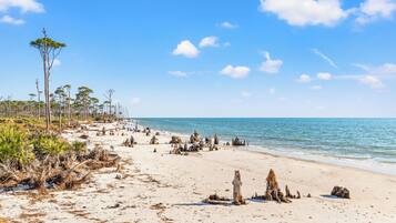 In Strandnähe, weißer Sandstrand